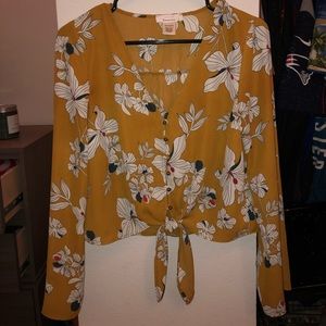 Yellow pattern shirt with bell sleeves